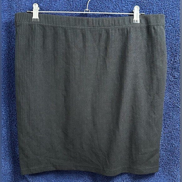 SHEIN Curve Ribbed Black Mini Skirt - Picture 5 of 8